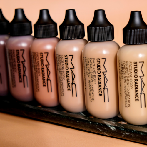 M.A.C Cosmetics Studio Radiance Face and Body Radiant Sheer Foundation 50ml