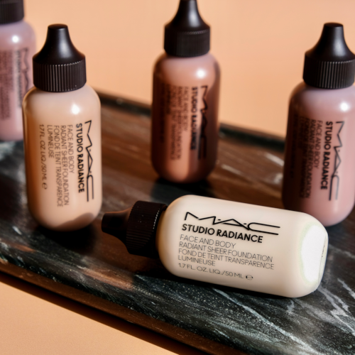 M.A.C Cosmetics Studio Radiance Face and Body Radiant Sheer Foundation 50ml