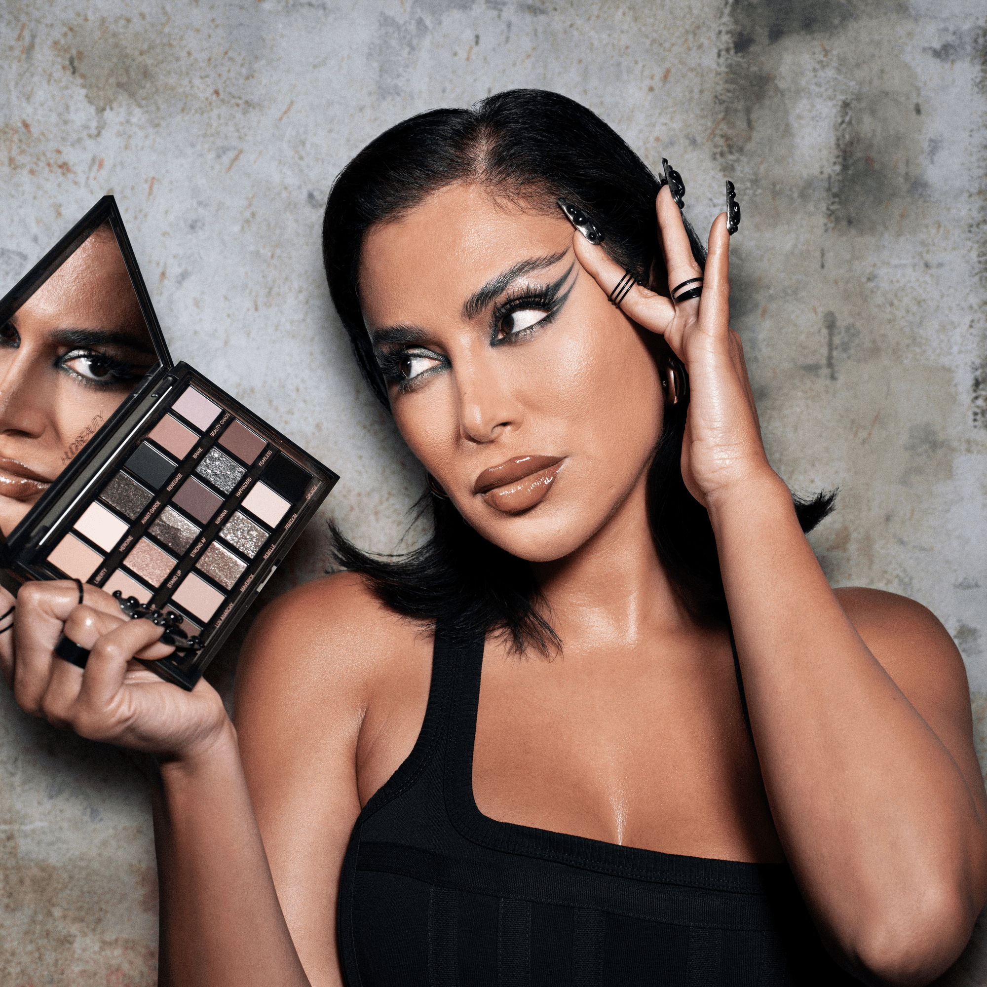 Huda Beauty Pretty Grunge 18W Eyeshadow Palette NZ | Adore Beauty