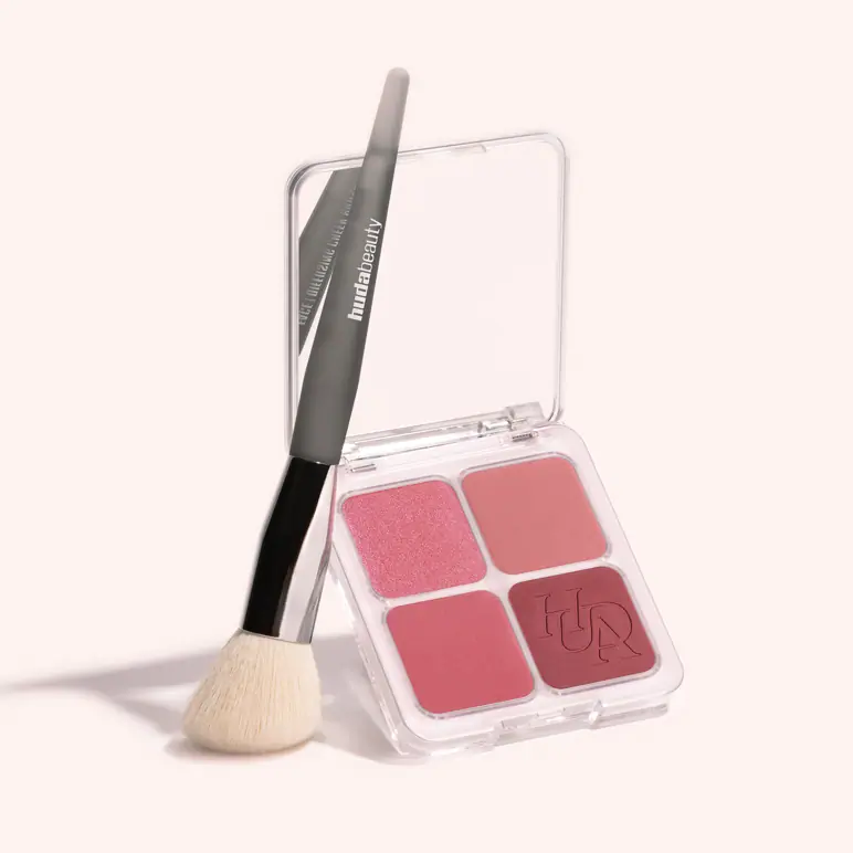 Huda Beauty Diffusing Cheek Brush